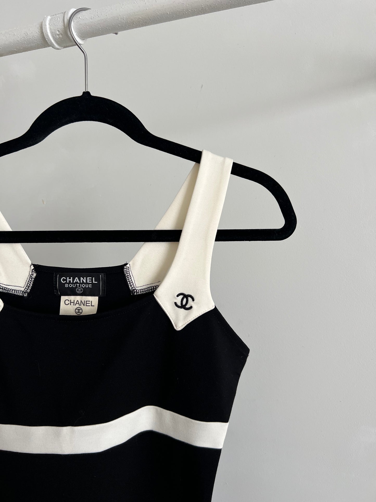 CHANEL BLACK AND WHITE CC LOGO DRESS