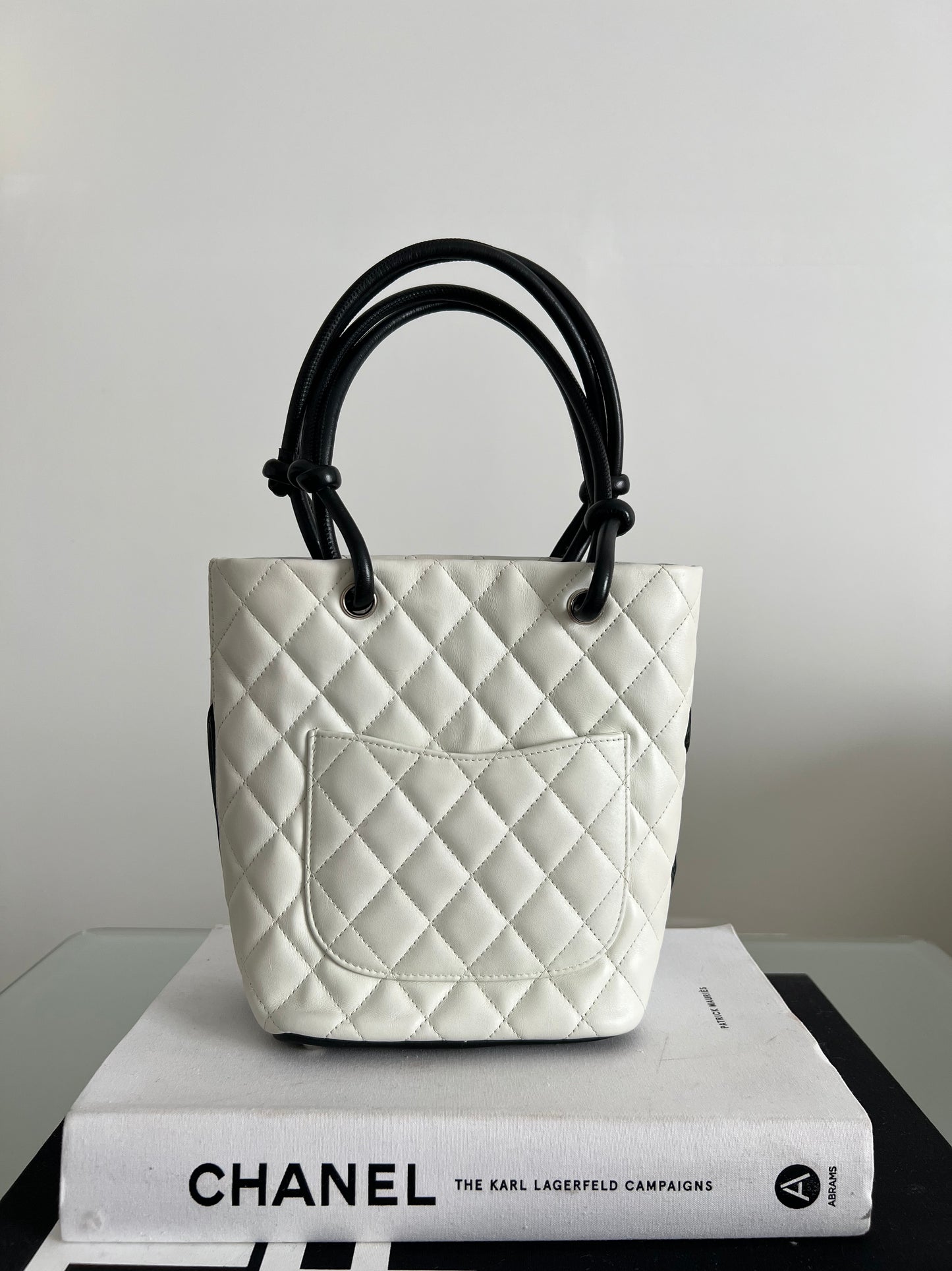 CHANEL WHITE AND BLACK QUILT LEATHER CAMBON LIGNE TOTE BAG