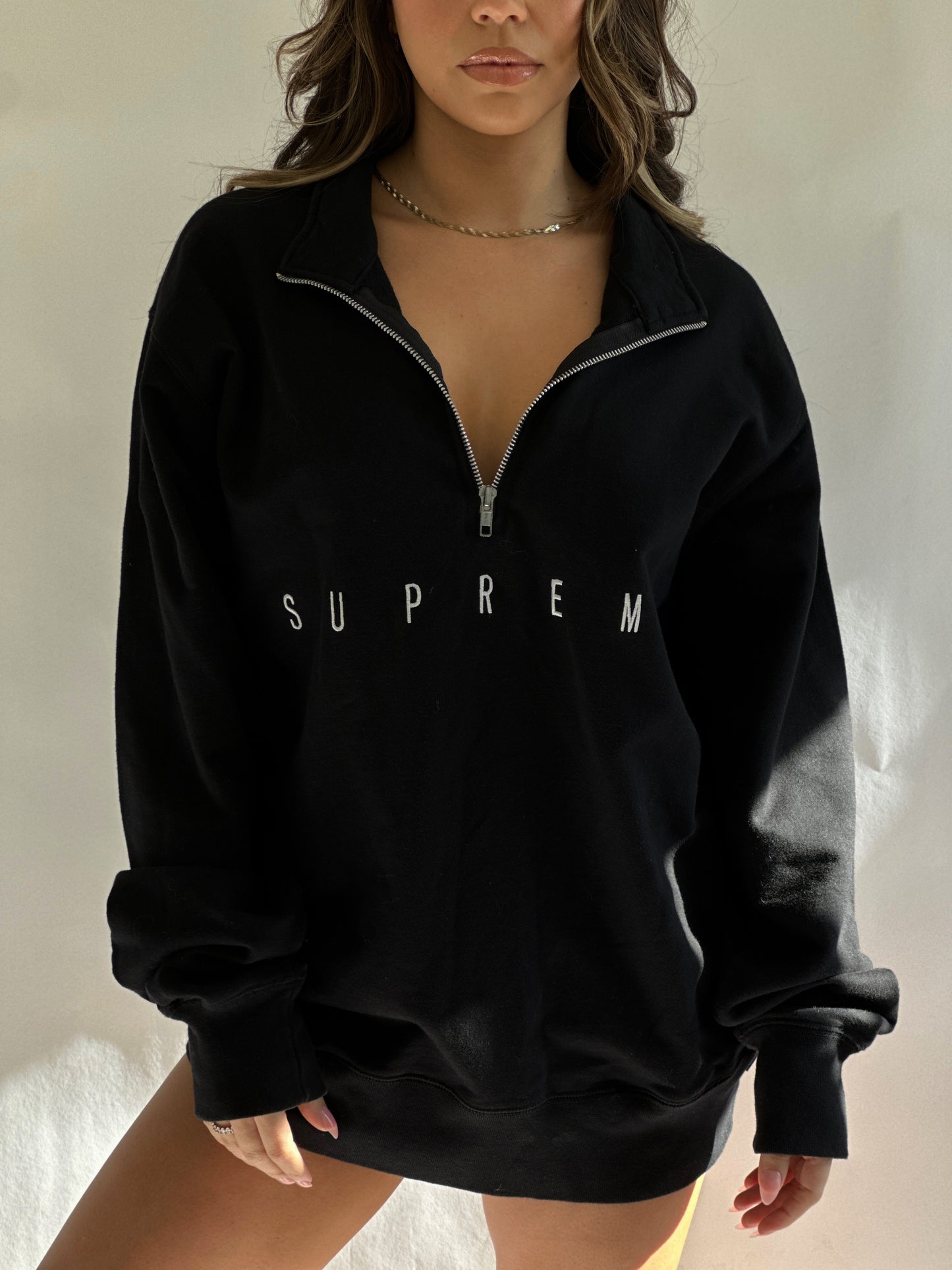 SUPREME QUARTER ZIP SWEATSHIRT